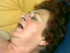 Horny mom get cool drilling on sofa